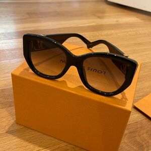 Louis Vuitton oversized sunglasses